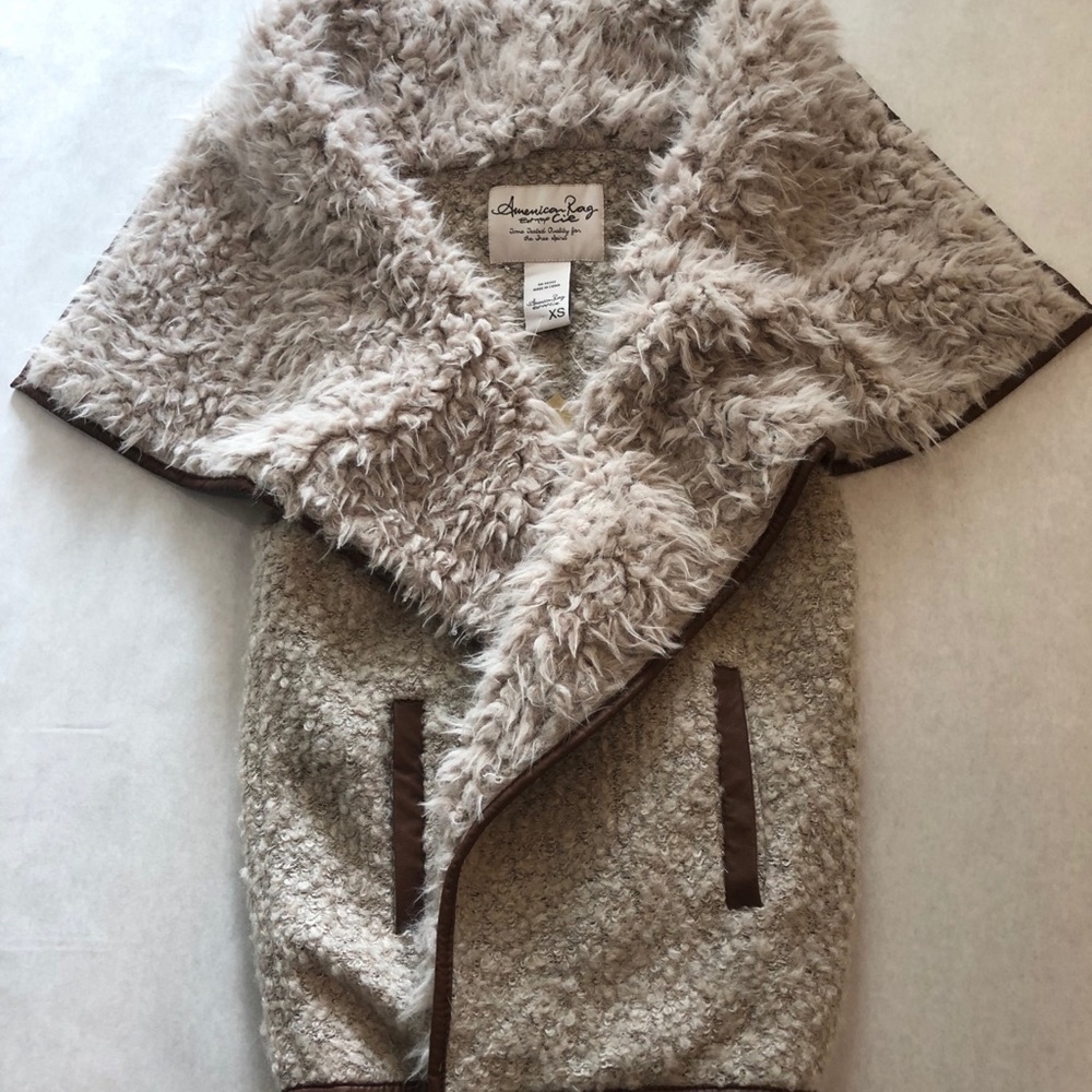NWT XS soft faux fur oatmeal color vest